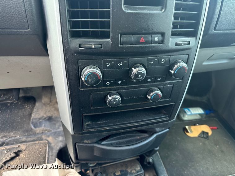 image for item NQ9772 2010 Dodge Grand Caravan  van