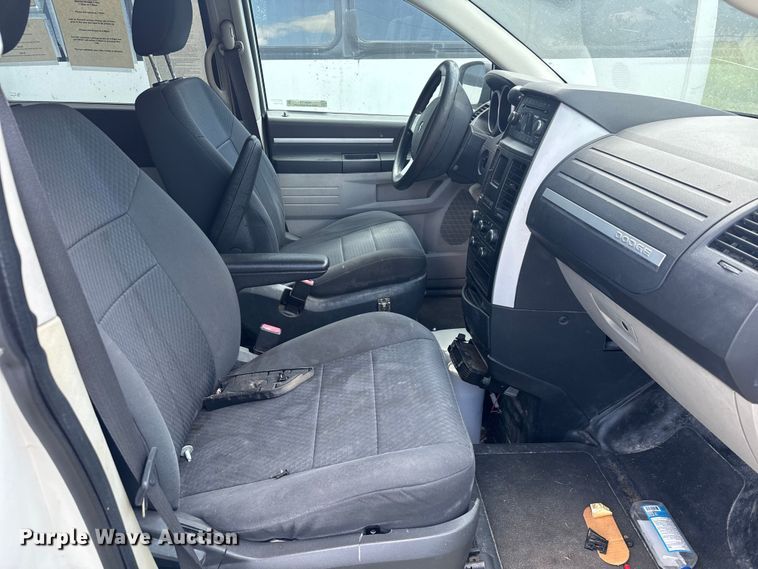 image for item NQ9772 2010 Dodge Grand Caravan  van