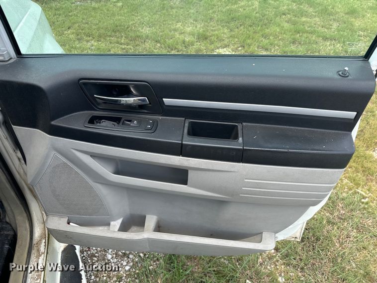 image for item NQ9772 2010 Dodge Grand Caravan  van