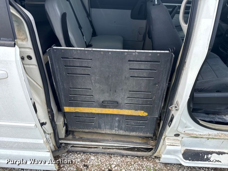 image for item NQ9772 2010 Dodge Grand Caravan  van