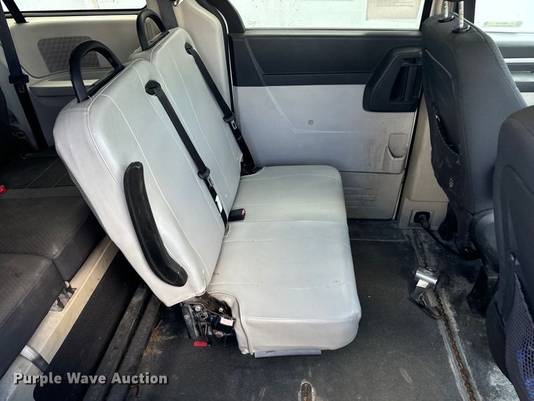 image for item NQ9772 2010 Dodge Grand Caravan  van