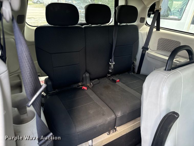 image for item NQ9772 2010 Dodge Grand Caravan  van