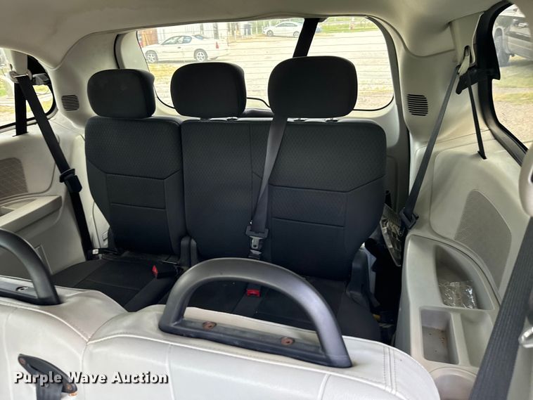 image for item NQ9772 2010 Dodge Grand Caravan  van