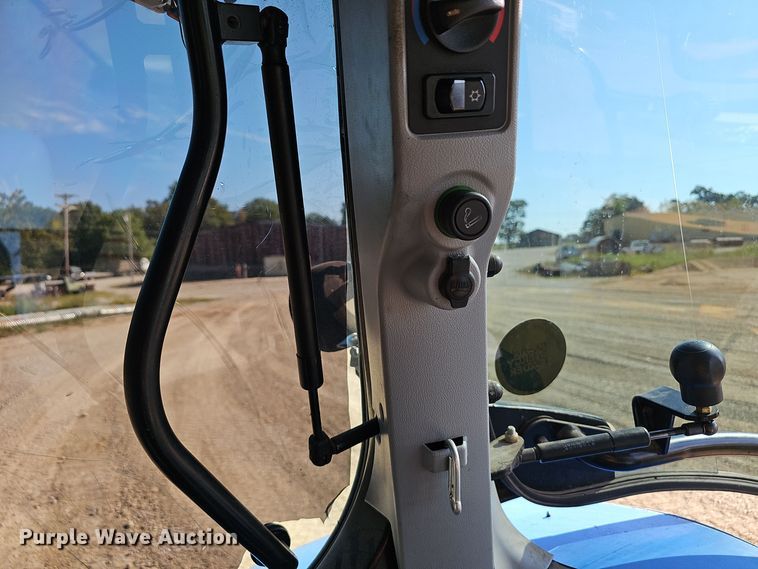 image for item NX9302 2010 New Holland  T6030 MFWD tractor