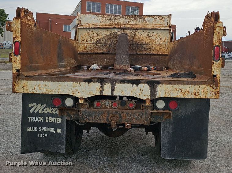 image for item NX9341 2005 Chevrolet C6500 dump truck