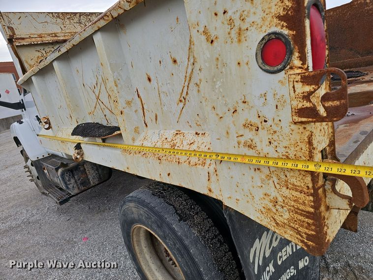 image for item NX9341 2005 Chevrolet C6500 dump truck