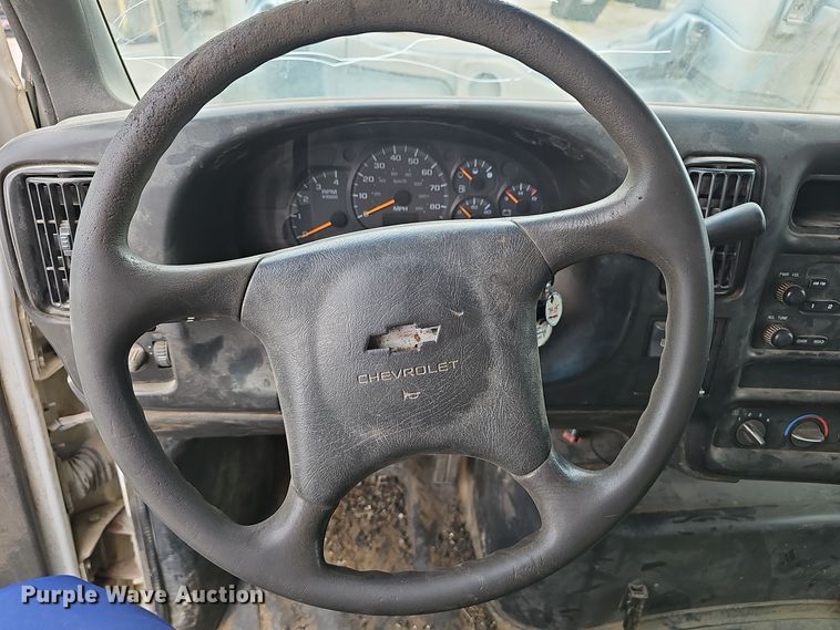 image for item NX9341 2005 Chevrolet C6500 dump truck