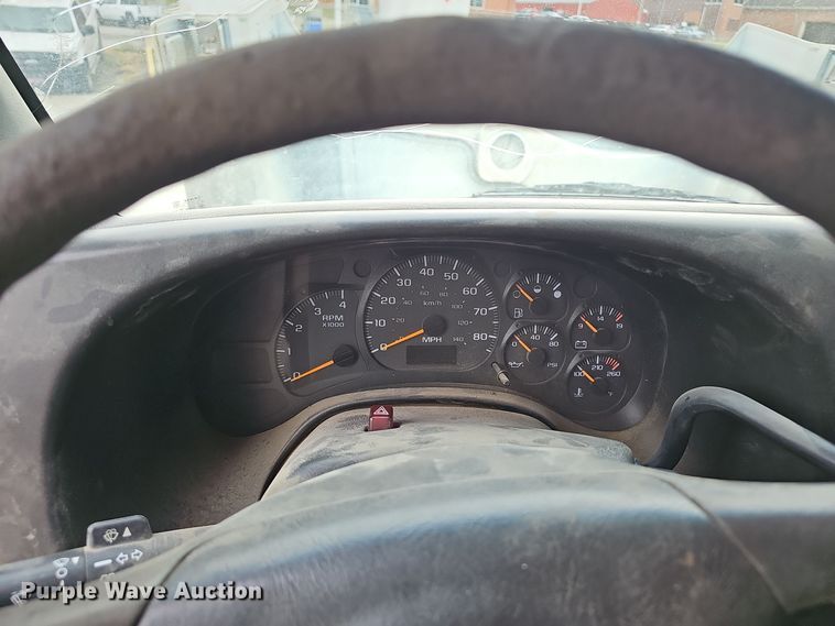 image for item NX9341 2005 Chevrolet C6500 dump truck