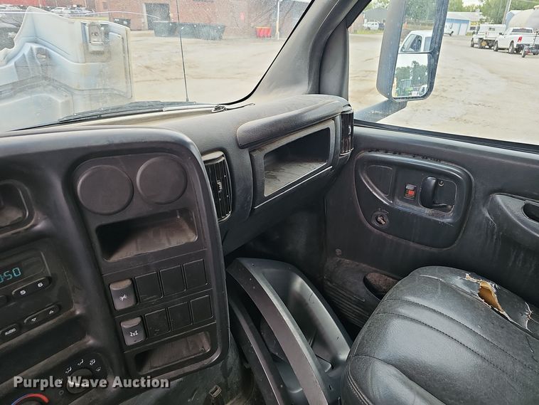 image for item NX9341 2005 Chevrolet C6500 dump truck