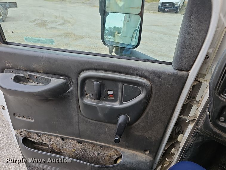 image for item NX9341 2005 Chevrolet C6500 dump truck