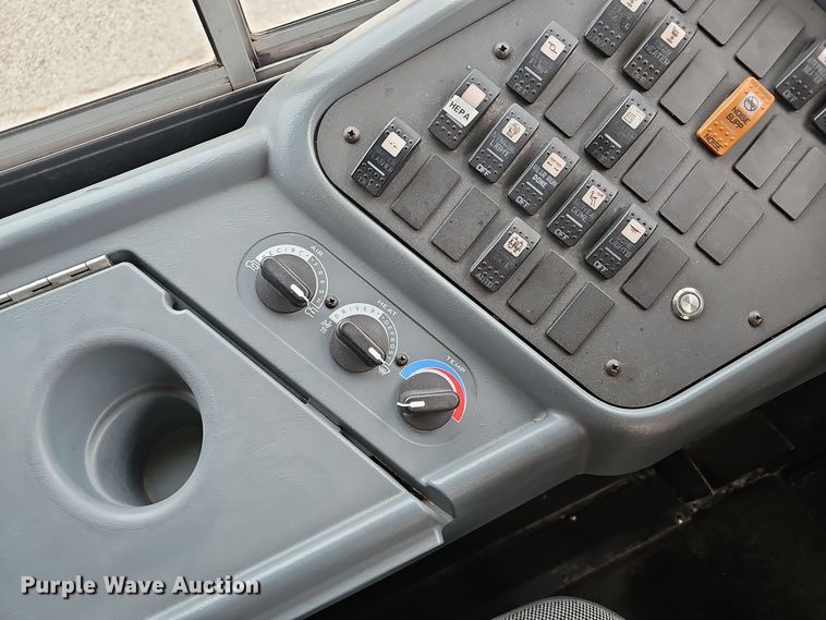 image for item NX9386 2013 IC CE school bus