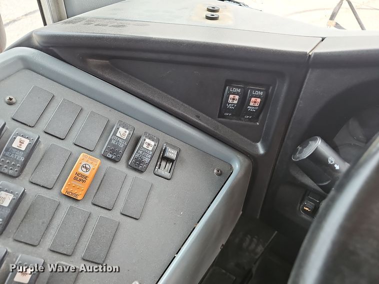 image for item NX9386 2013 IC CE school bus