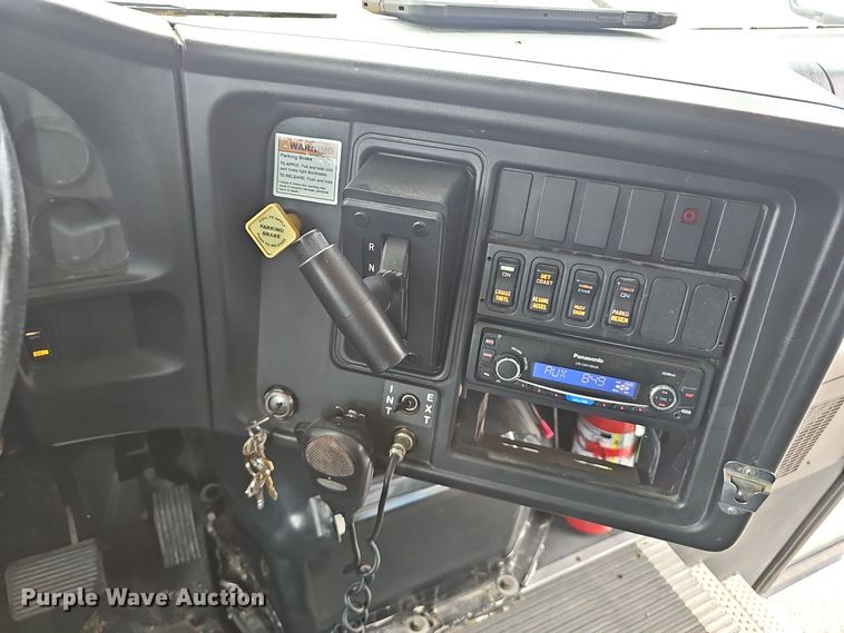 image for item NX9386 2013 IC CE school bus