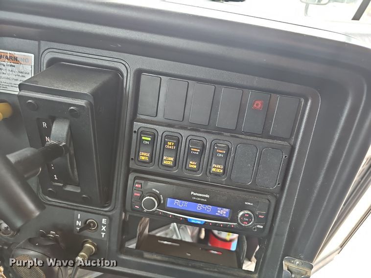 image for item NX9386 2013 IC CE school bus