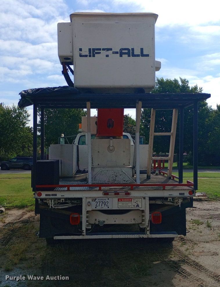 image for item NY9508 1995 Ford F800 bucket truck