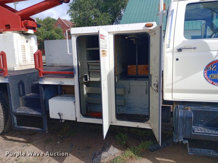 image for item NY9508 1995 Ford F800 bucket truck