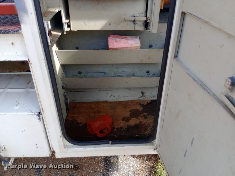 image for item NY9508 1995 Ford F800 bucket truck