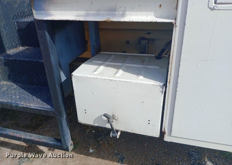 image for item NY9508 1995 Ford F800 bucket truck