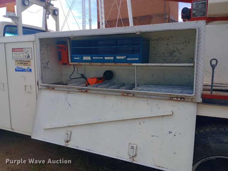 image for item NY9508 1995 Ford F800 bucket truck