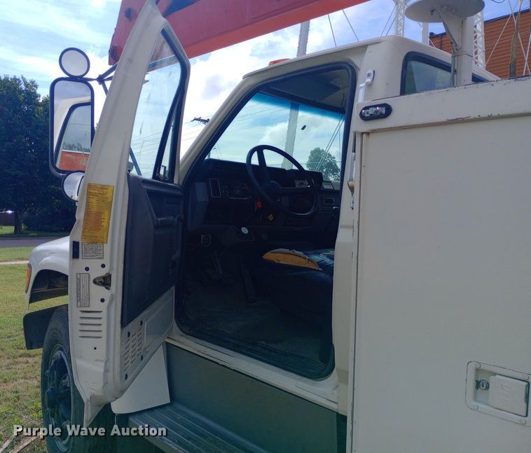 image for item NY9508 1995 Ford F800 bucket truck