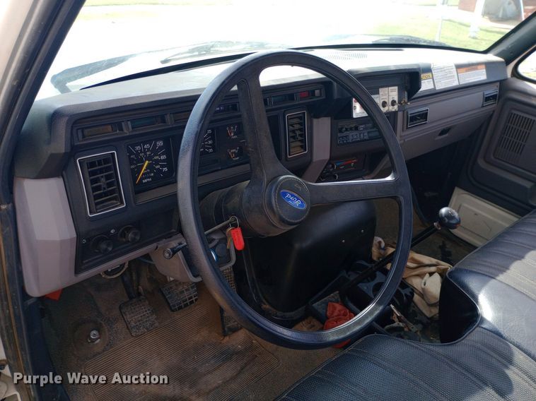 image for item NY9508 1995 Ford F800 bucket truck