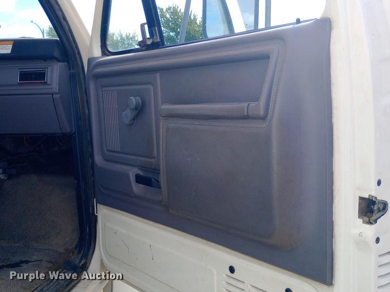 image for item NY9508 1995 Ford F800 bucket truck