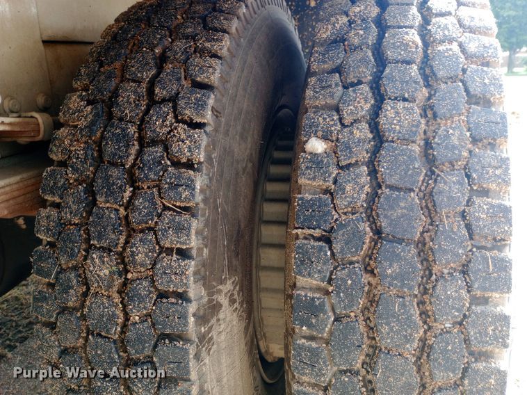 image for item NY9508 1995 Ford F800 bucket truck