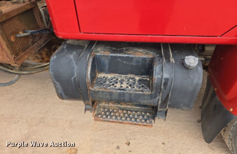 image for item OH9766 2001 International  4800 dump truck