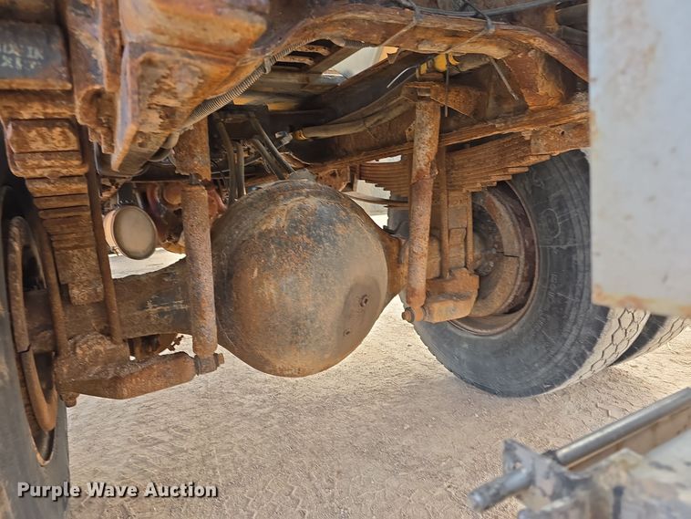 image for item OH9766 2001 International  4800 dump truck