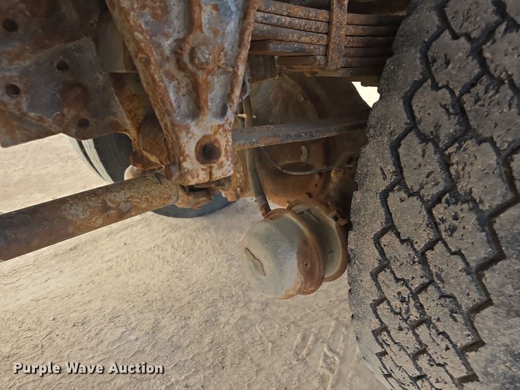 image for item OH9766 2001 International  4800 dump truck