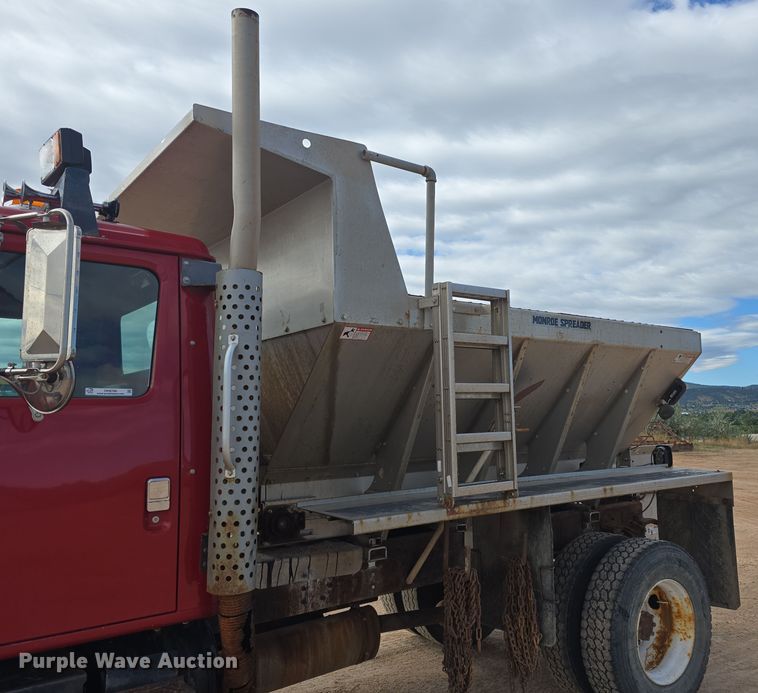 image for item OH9766 2001 International  4800 dump truck