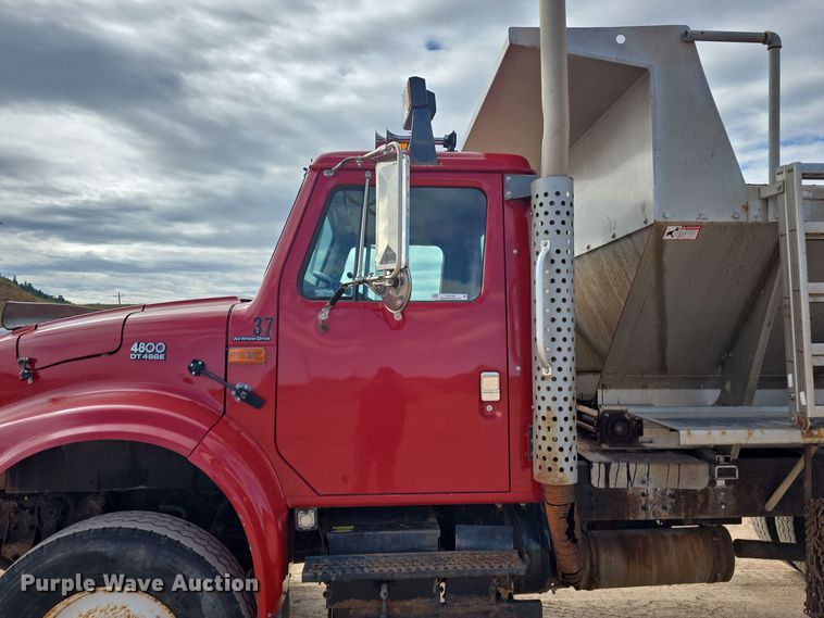 image for item OH9766 2001 International  4800 dump truck