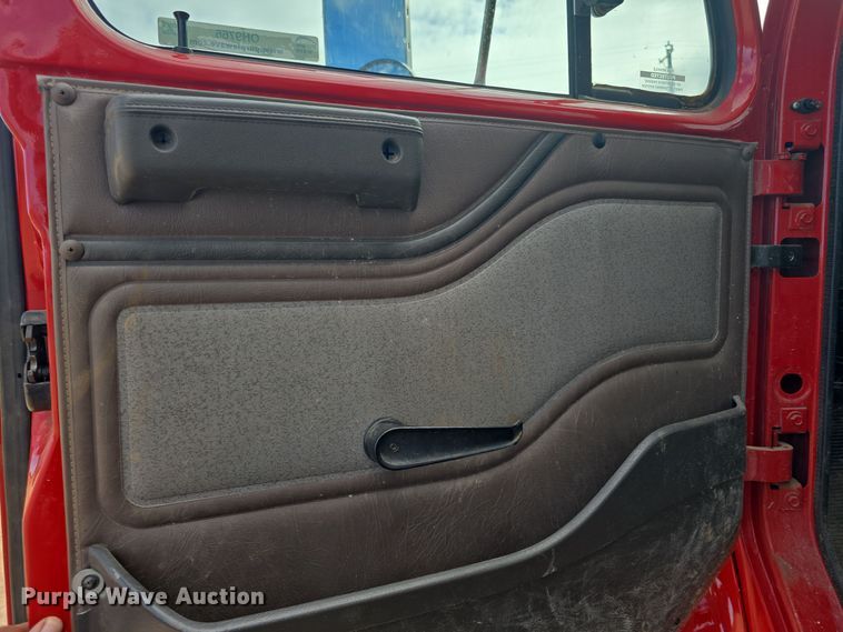 image for item OH9766 2001 International  4800 dump truck