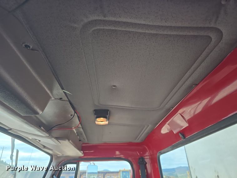 image for item OH9766 2001 International  4800 dump truck