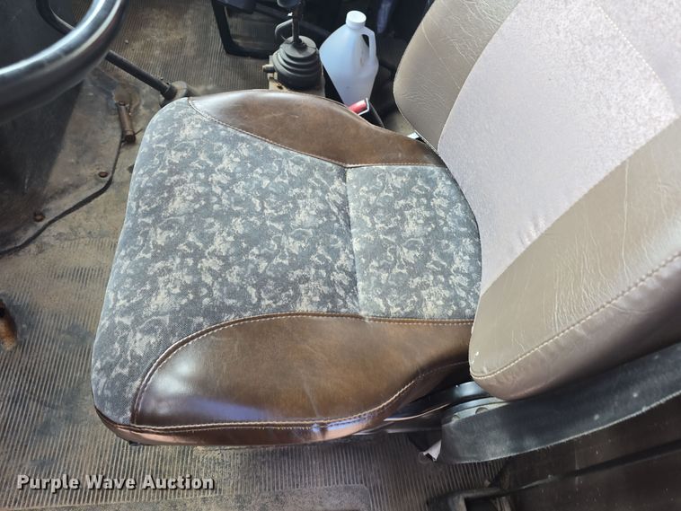 image for item OH9766 2001 International  4800 dump truck