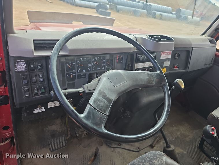 image for item OH9766 2001 International  4800 dump truck