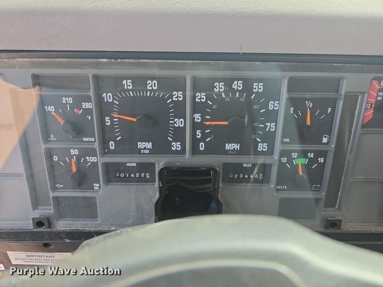 image for item OH9766 2001 International  4800 dump truck