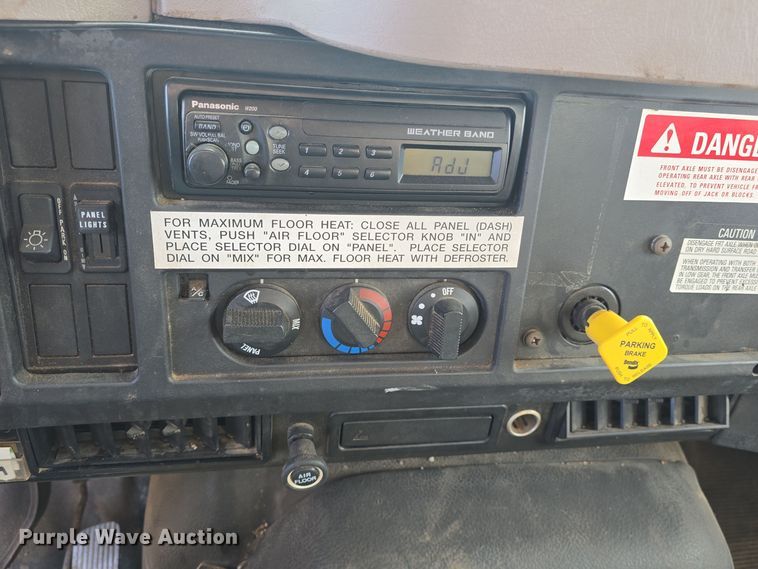 image for item OH9766 2001 International  4800 dump truck