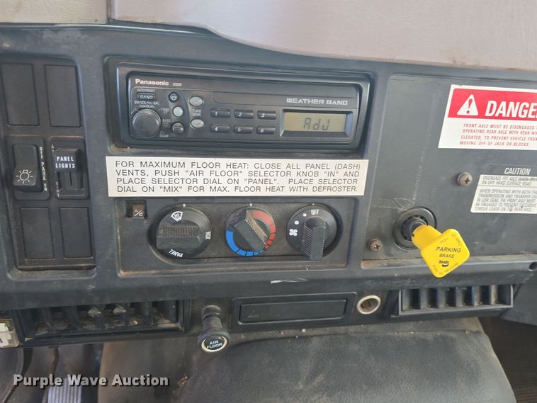 image for item OH9766 2001 International  4800 dump truck