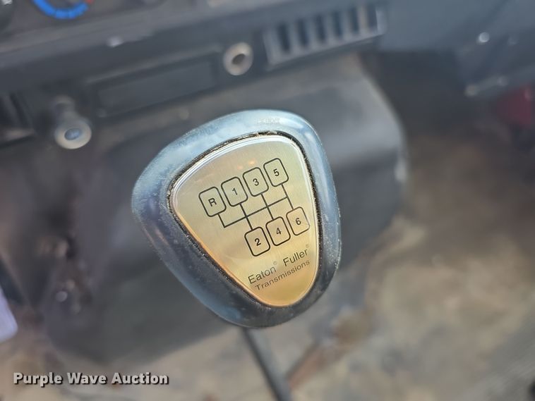 image for item OH9766 2001 International  4800 dump truck