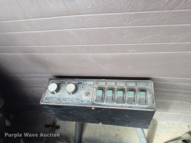 image for item OH9766 2001 International  4800 dump truck