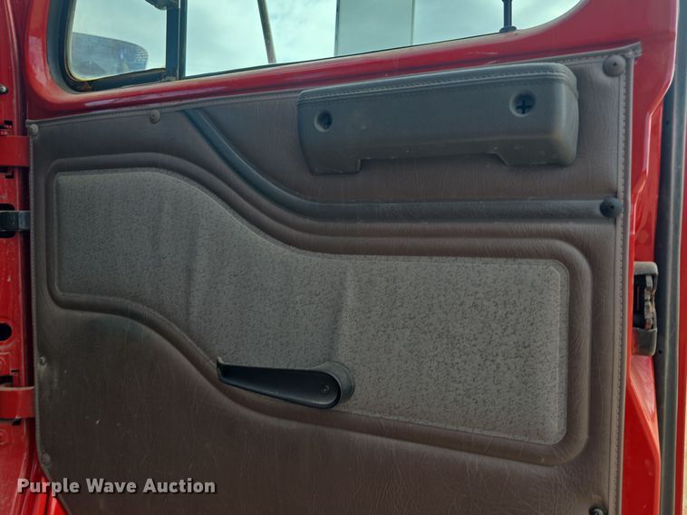 image for item OH9766 2001 International  4800 dump truck