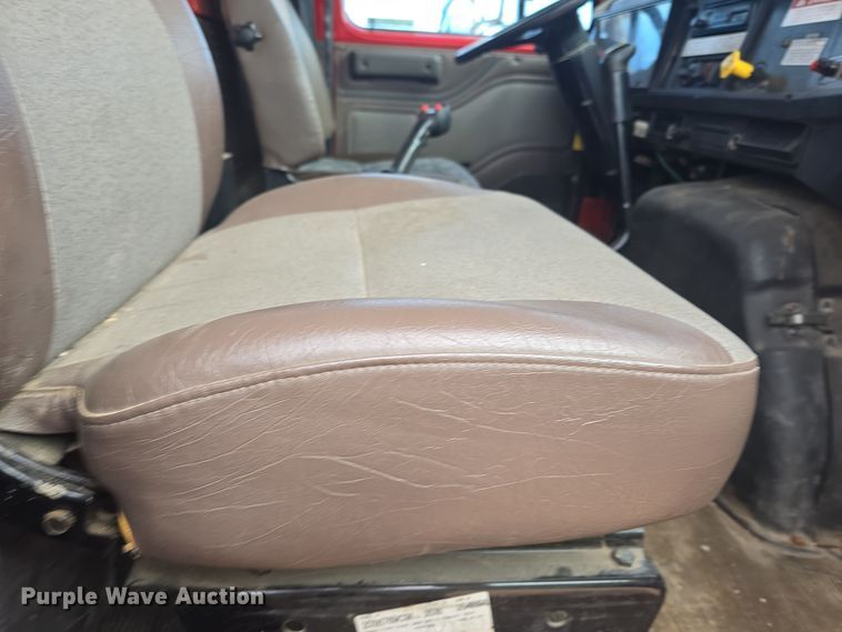 image for item OH9766 2001 International  4800 dump truck