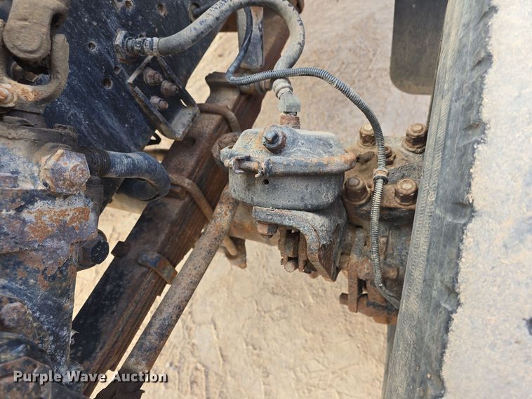 image for item OH9766 2001 International  4800 dump truck