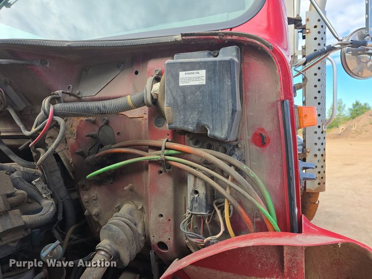 image for item OH9766 2001 International  4800 dump truck