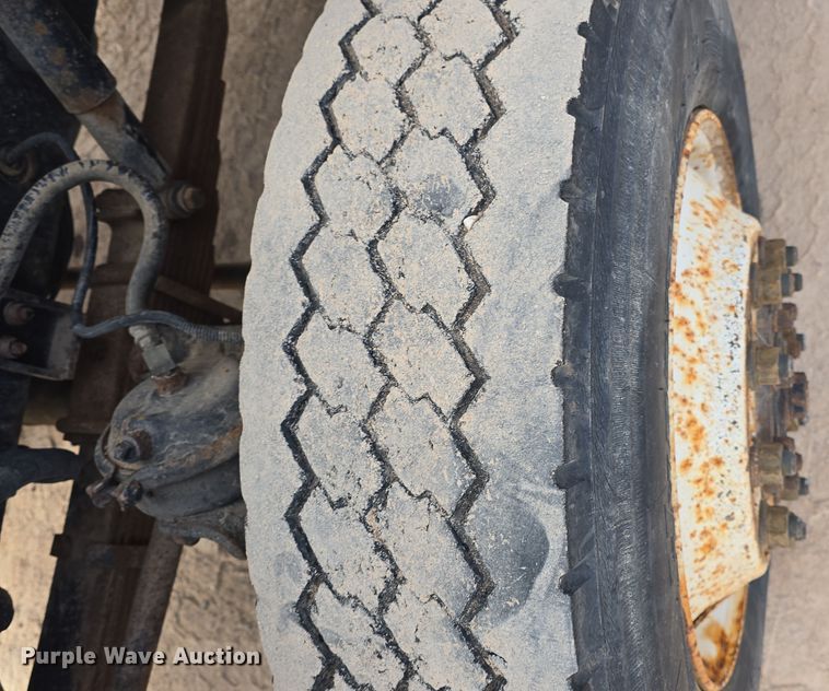 image for item OH9766 2001 International  4800 dump truck