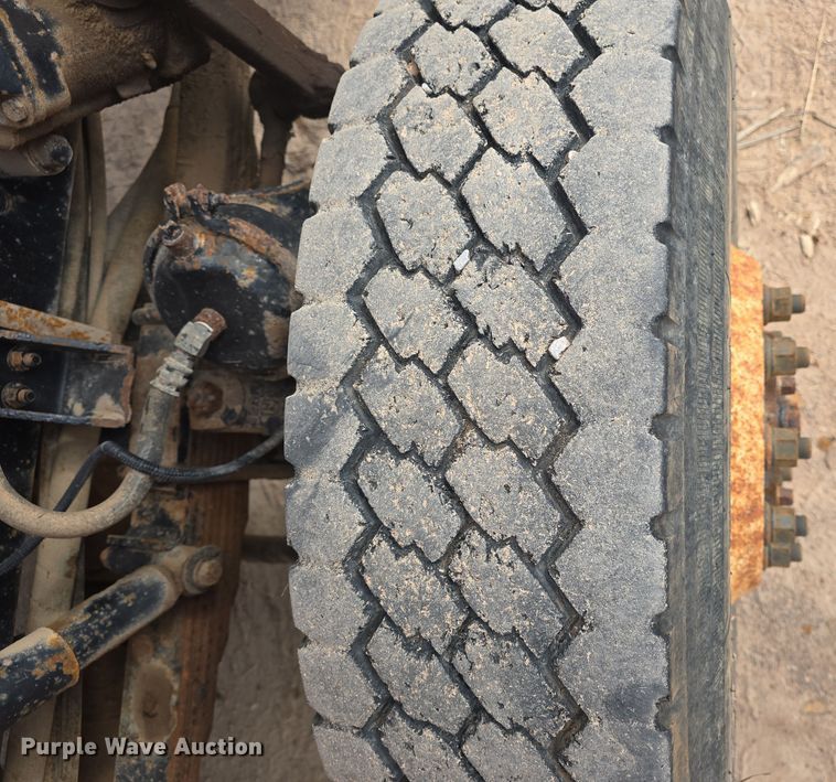 image for item OH9766 2001 International  4800 dump truck