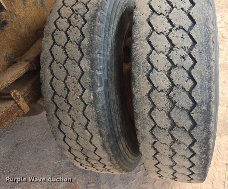 image for item OH9766 2001 International  4800 dump truck