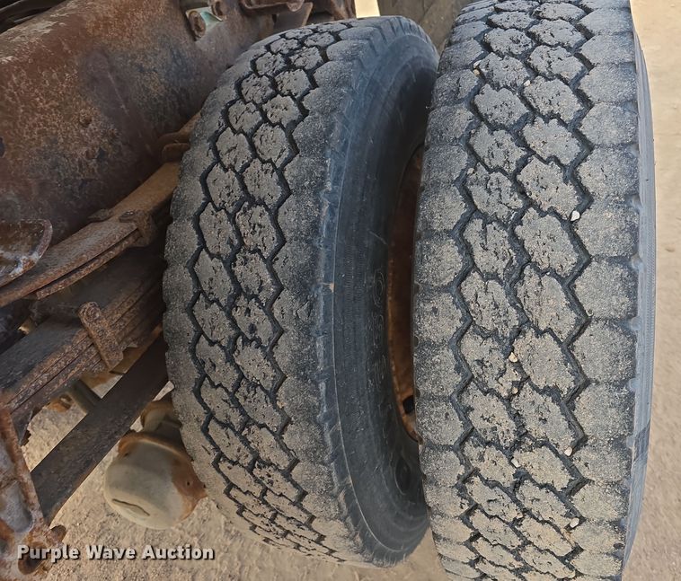 image for item OH9766 2001 International  4800 dump truck