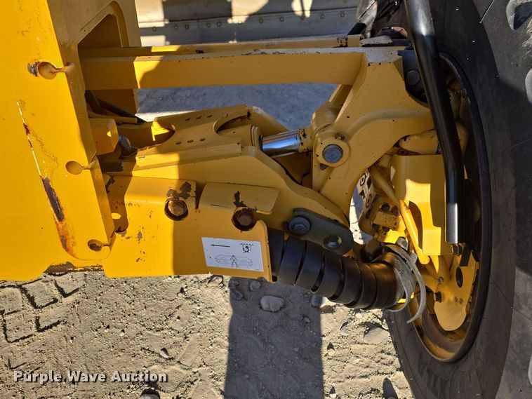 image for item OH9781 2013 John Deere 772GP motor grader